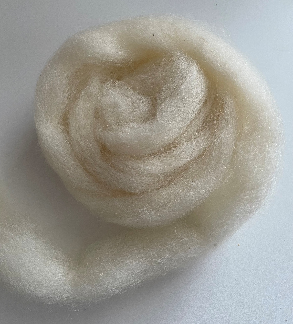 50 g  Slovenská vlna- plemeno Kent v česanci, natural