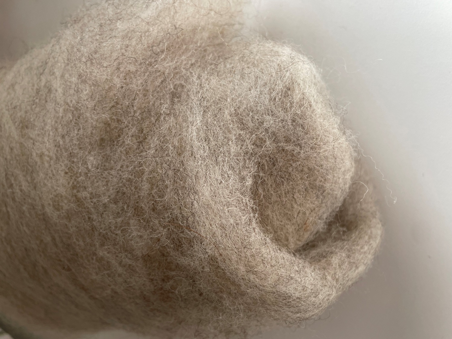 100 g  Slovenská vlna- Kent, sivá MIX mykaná vo vlyse, natural